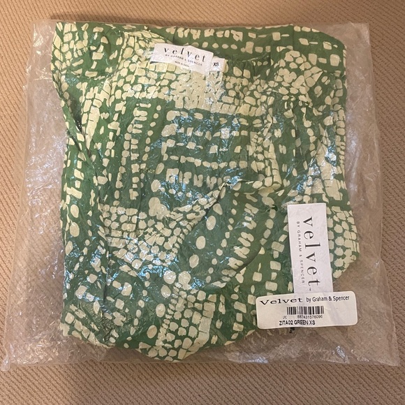 NWT Velvet by Graham & Spencer Zita Abstract Printed Faux Wrap Sleeveles… - Picture 7 of 7